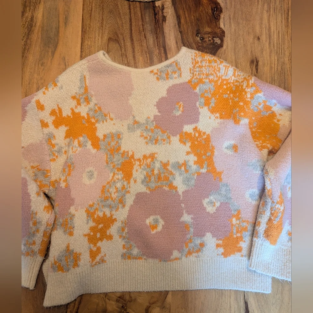 Zara Flower Sweater/Cardigan - Picture 4 of 7